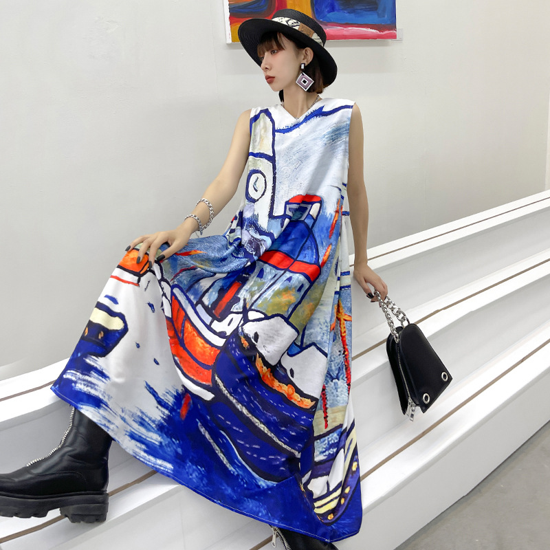 ふわりと広がるAラインシルエットに絵画風プリント柄のワンピース。 ゆったりとしたリゾートテイストの女性らしいおしゃれな1枚です。 ■カラー 【ブラック】【ブルー】 ■素材 綿、他 ■サイズ 【M】【L