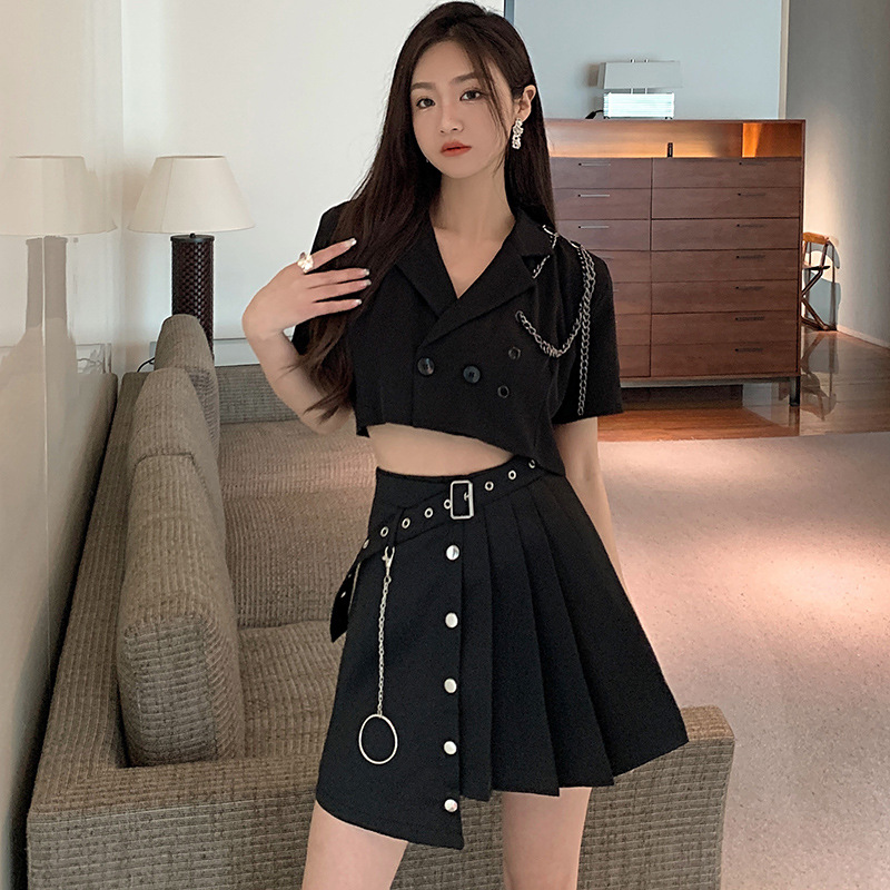 セクシーキュートで女性らしいファッショナブルな一品。 ダンス衣装やイベントなどにおすすめのおしゃれな1枚です。 ■カラー 【ブラック】 トップスとスカートは別々での販売になります。 ■素材 コットン、